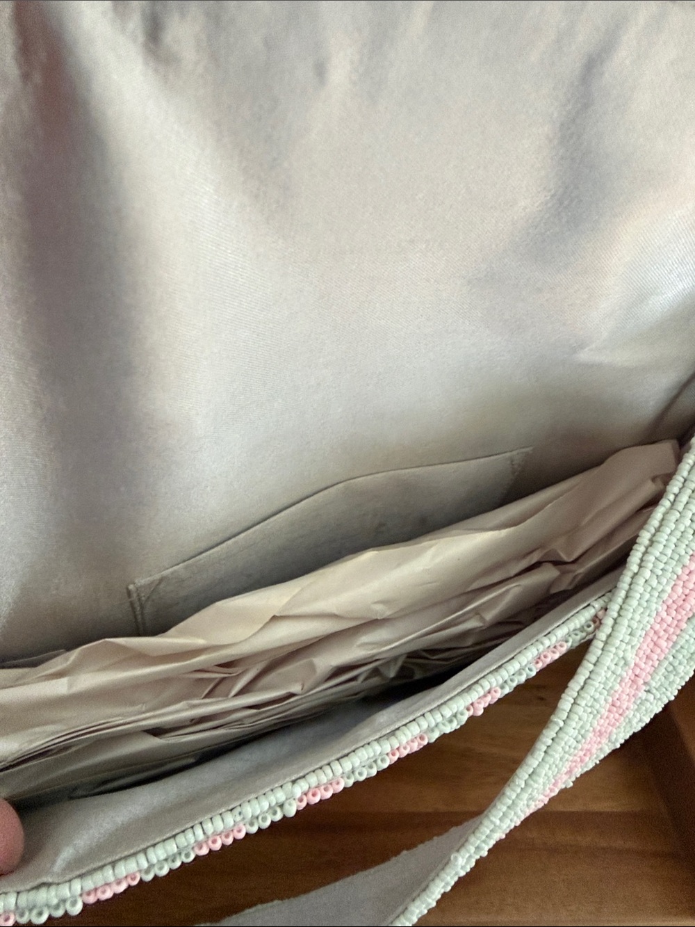 Blushy flutter beaded shoulder bag - America & beyond - Picture 3 of 4